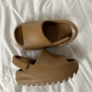 Kids yeezy size 7